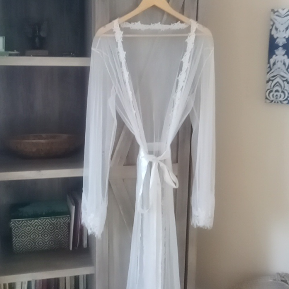 Price Drop!❤️White Sheer long robe with lace detail